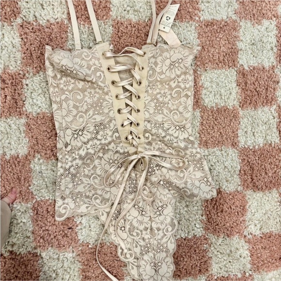Hot as Hell (HAH) Ballet-core Lace-Up Reversible Cream Lace Bodysuit. Size Small - Picture 4 of 9
